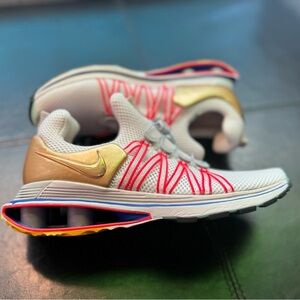 Nike Shox Gravity sneaker with metallic gold details. Men’s size 7